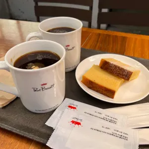 폴 바셋 사진