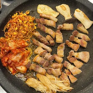 성원식육식당 사진