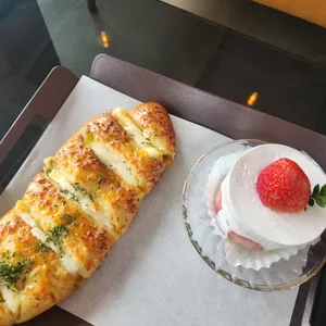 하우 앤 여우 사진