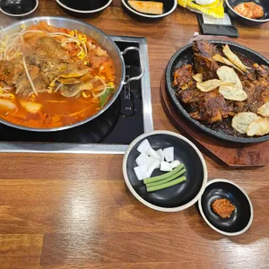 본말감자탕 사진