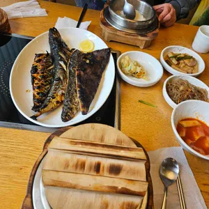 불속에 뛰어든 고등어 사진