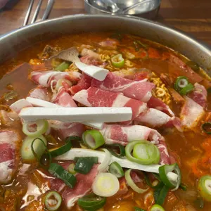 부메랑 부대찌개 사진