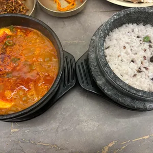완뚝순두부 사진