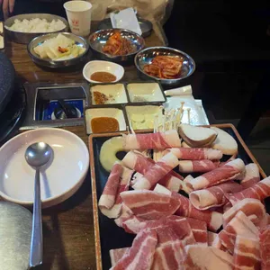 잔등재 차돌집 사진