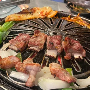 넙딱집 사진