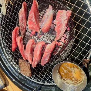육본심 사진