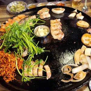 솥뚜껑삼겹살 사진