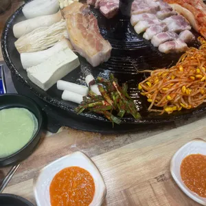 유장군솥뚜껑삼겹살 사진