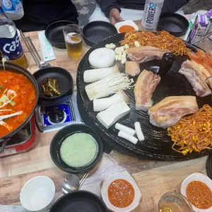 유장군솥뚜껑삼겹살 사진 2