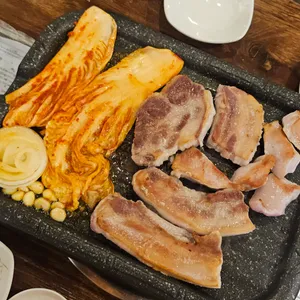 고향집 김치삼겹살 사진