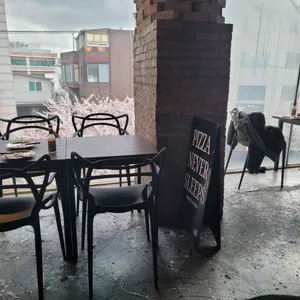 피자 네버 슬립스 리뷰 사진