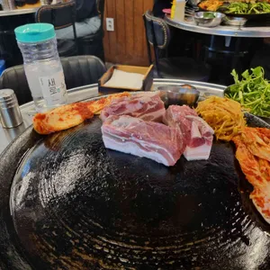 동두천솥뚜껑삼겹살 사진
