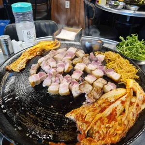 동두천솥뚜껑삼겹살 사진