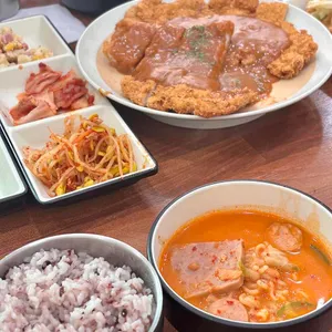 하늘 돈까스 백반 사진