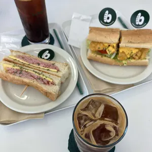 라바게트 샌드위치&커피 사진