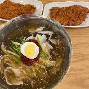 매콤돈까스 칡불냉면 사진