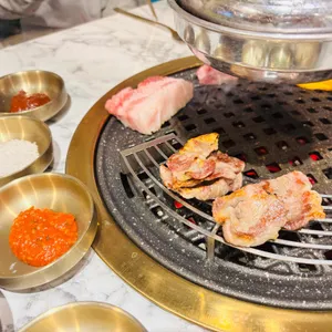 돈백꽃 사진