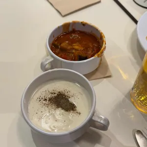 애슐리퀸즈 사진