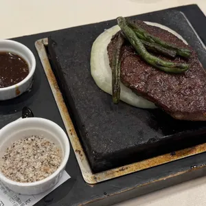 애슐리퀸즈 사진