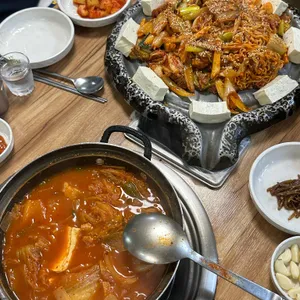 통돼지 두루치기 & 김치찌개 전문점 사진