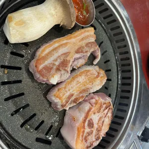 육시리 사진