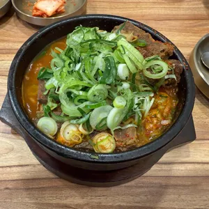 얼큰본가 연품뼈해장국 24시 사진