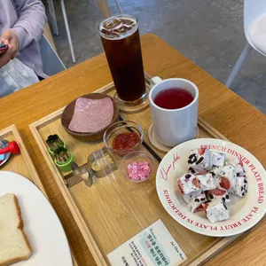 수채화 플랜트 카페 사진