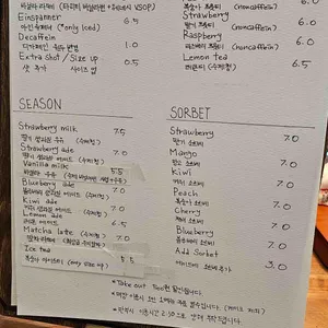 앳더모먼트 리뷰 사진