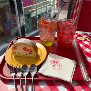 헬로키티 애플카페 사진