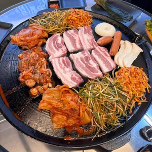 불타는 꿀돼지 사진