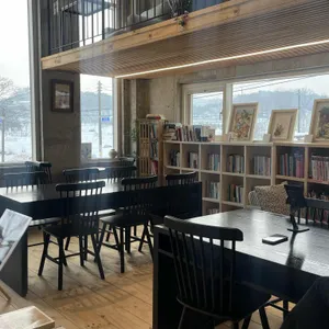 동명서헌 북카페 거실 리뷰 사진