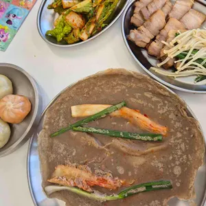 모퉁이돌 막국수 사진