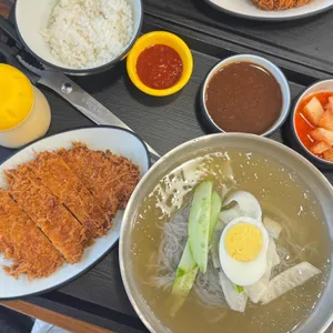 생돈까스랑 냉면 사진