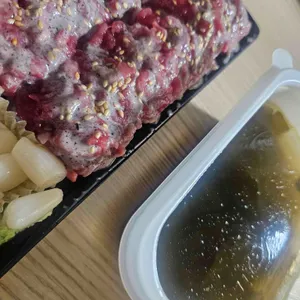 육회야문연어 사진