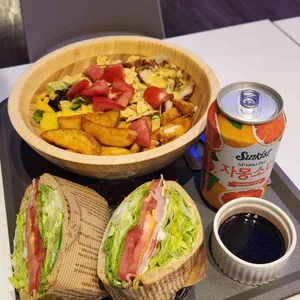 또띠아랑 사진