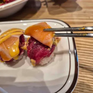 육회바른연어 사진