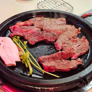 꾸석지돌판한우 사진