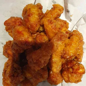 교촌치킨 사진