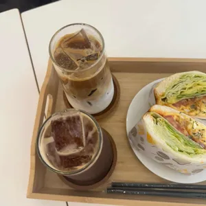 샐러데잇 카페 사진