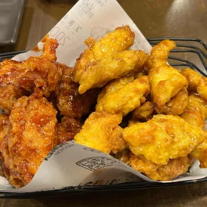 교촌치킨 사진
