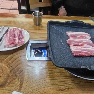 황금복돼지 사진
