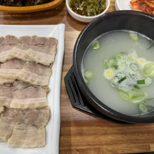 큰집 돼지국밥보쌈 사진