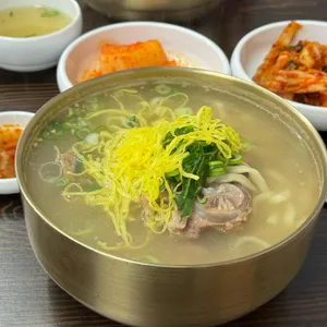 평이담백 뼈칼국수 사진