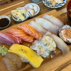 스시토우토이 사진