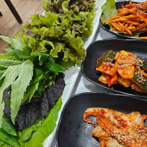 고향우렁이쌈밥 사진