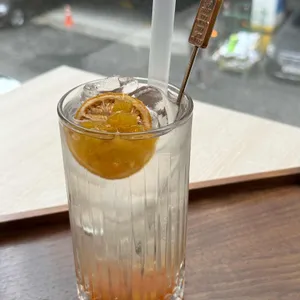 카페리버티 더 테이블 사진