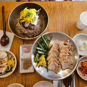 잘빠진메밀 사진