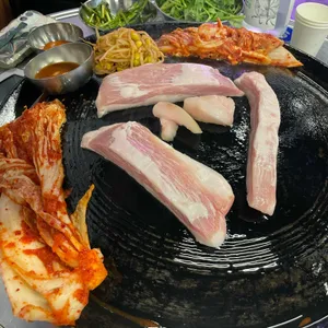 동두천솥뚜껑삼겹살 사진