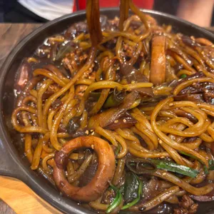 칭웨이 사진
