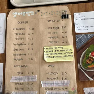 앳더모먼트 리뷰 사진